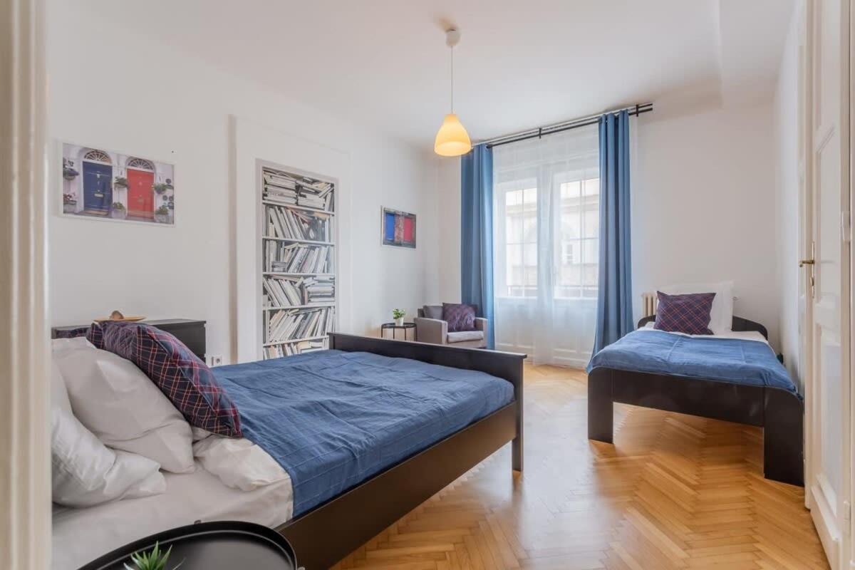 Apartment Away From In The Center